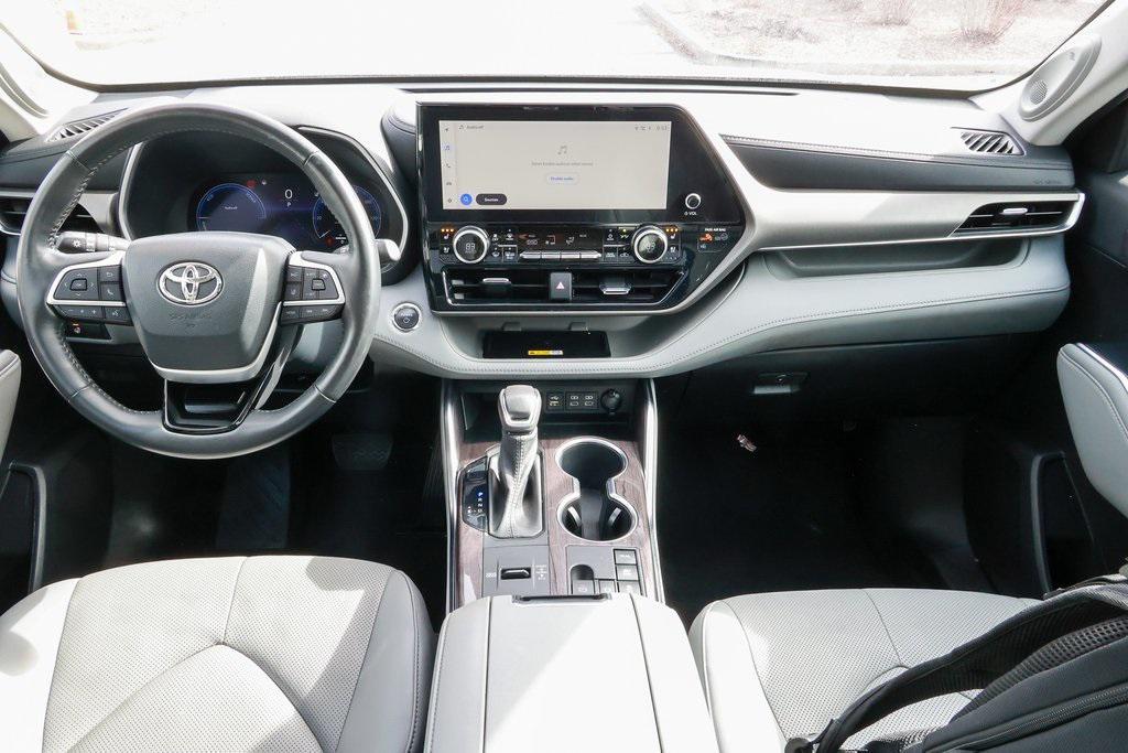 used 2023 Toyota Highlander Hybrid car, priced at $41,999
