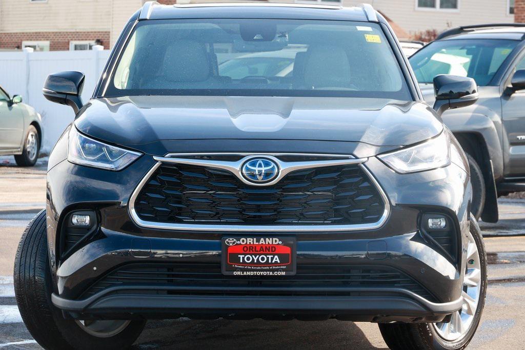 used 2023 Toyota Highlander Hybrid car, priced at $41,999