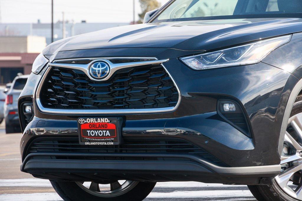 used 2023 Toyota Highlander Hybrid car, priced at $41,999