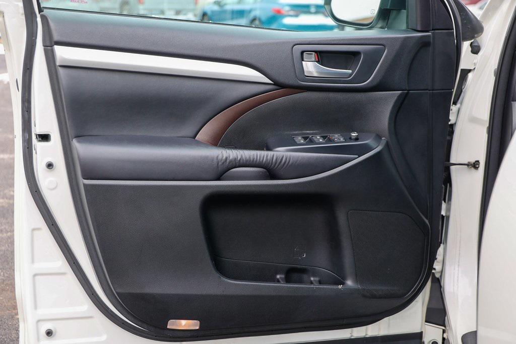 used 2015 Toyota Highlander car, priced at $16,999