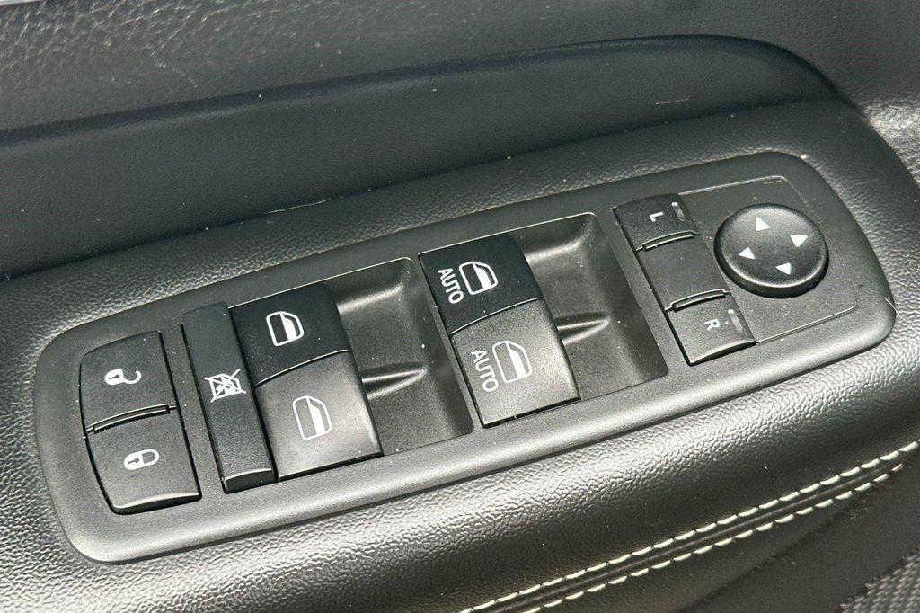 used 2017 Jeep Grand Cherokee car, priced at $13,084