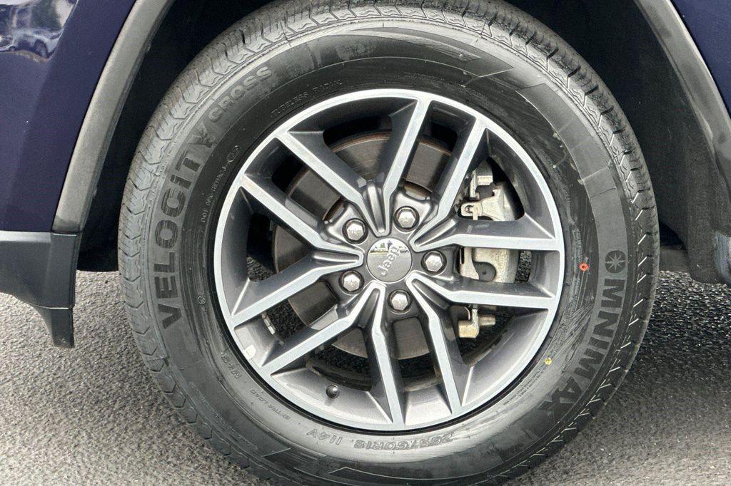 used 2017 Jeep Grand Cherokee car, priced at $13,084