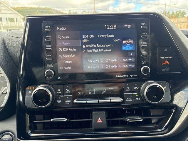 used 2022 Toyota Highlander car, priced at $34,077