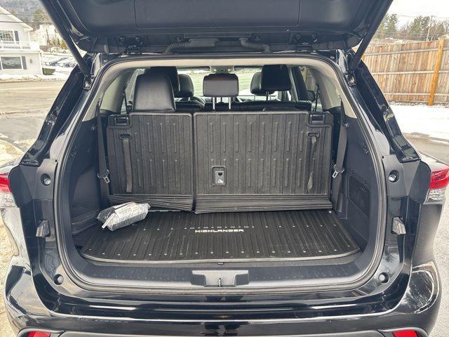used 2024 Toyota Highlander car, priced at $39,320