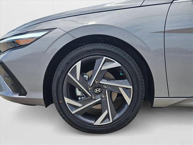 new 2025 Hyundai Elantra car, priced at $27,058