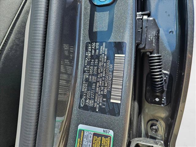 new 2025 Hyundai Elantra car, priced at $23,974