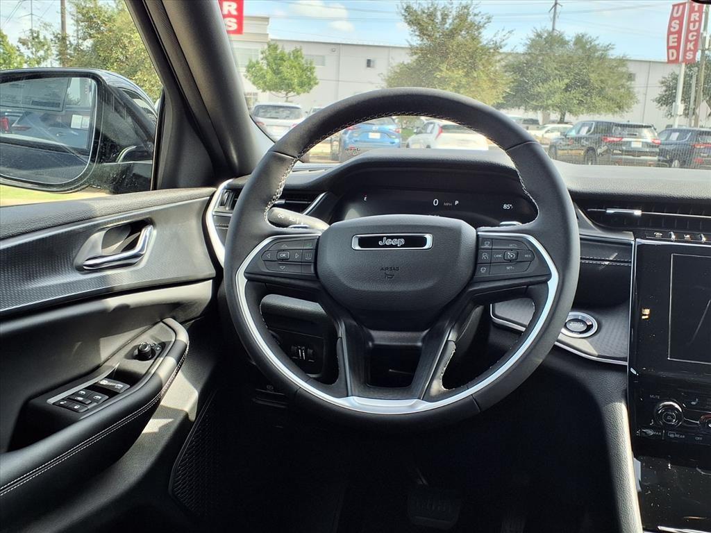 new 2025 Jeep Grand Cherokee car, priced at $39,716