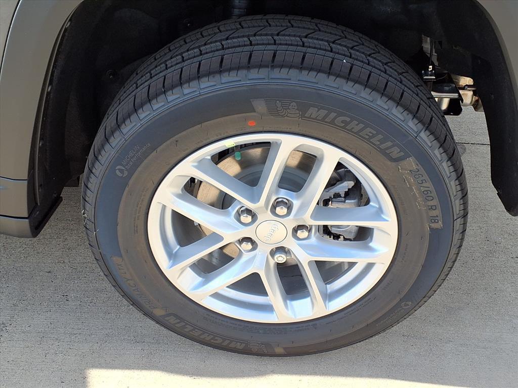 new 2025 Jeep Grand Cherokee car, priced at $37,308