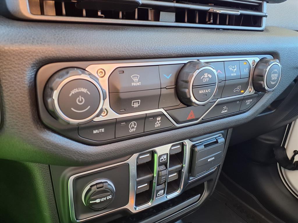 new 2025 Jeep Gladiator car, priced at $43,997