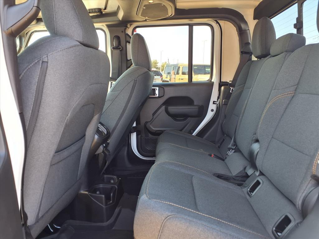 new 2025 Jeep Gladiator car, priced at $43,997