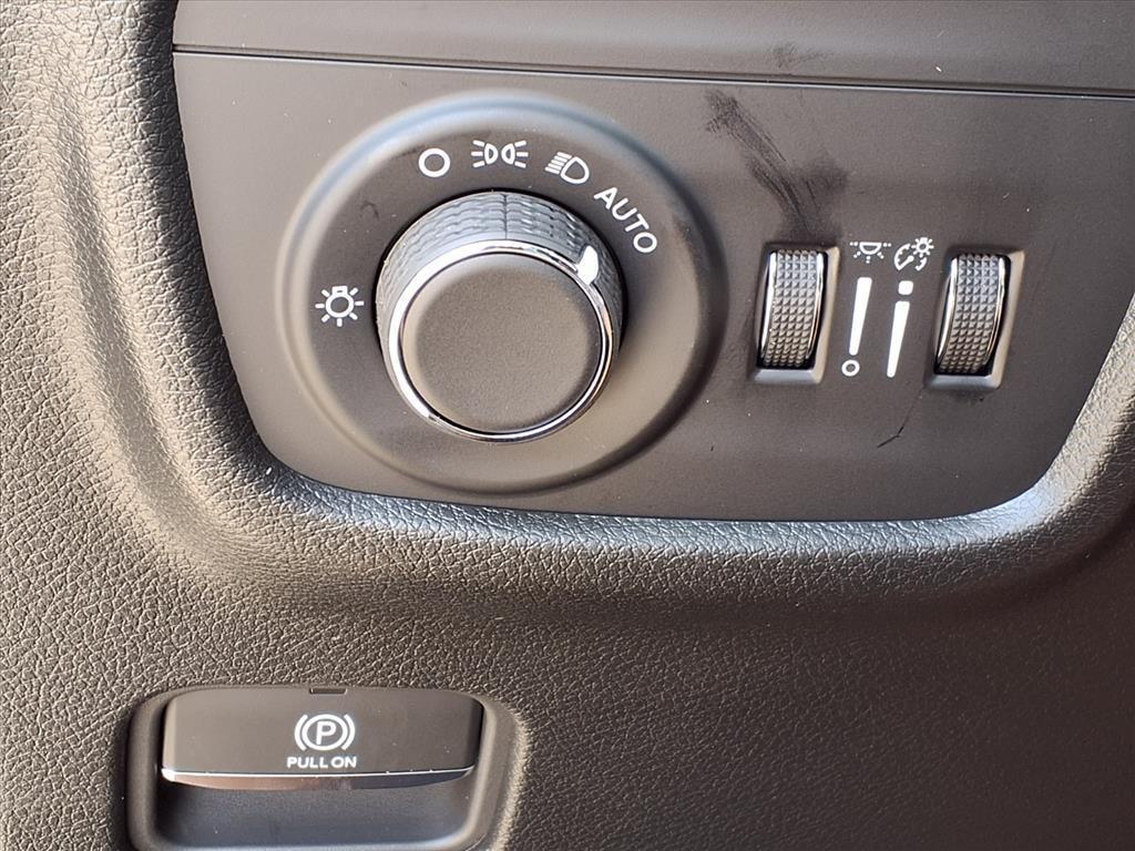 new 2025 Jeep Grand Cherokee car, priced at $39,742