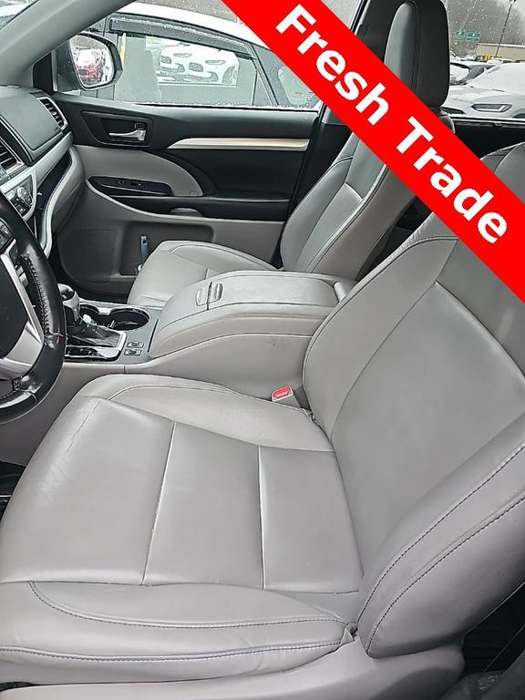 used 2019 Toyota Highlander car, priced at $23,250
