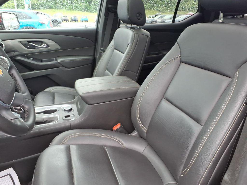 used 2023 Chevrolet Traverse car, priced at $32,410