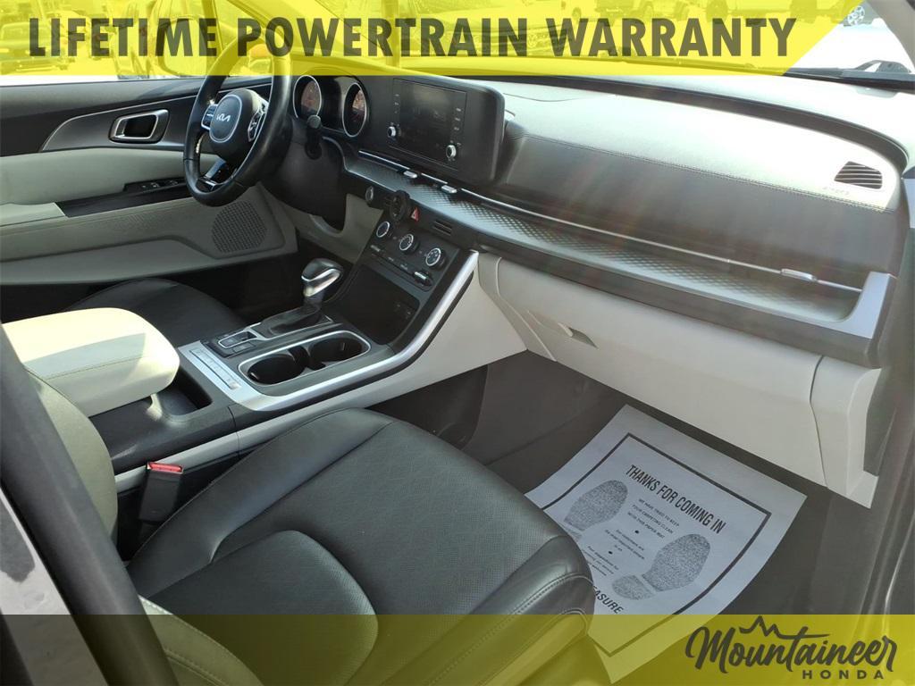 used 2022 Kia Carnival car, priced at $23,990