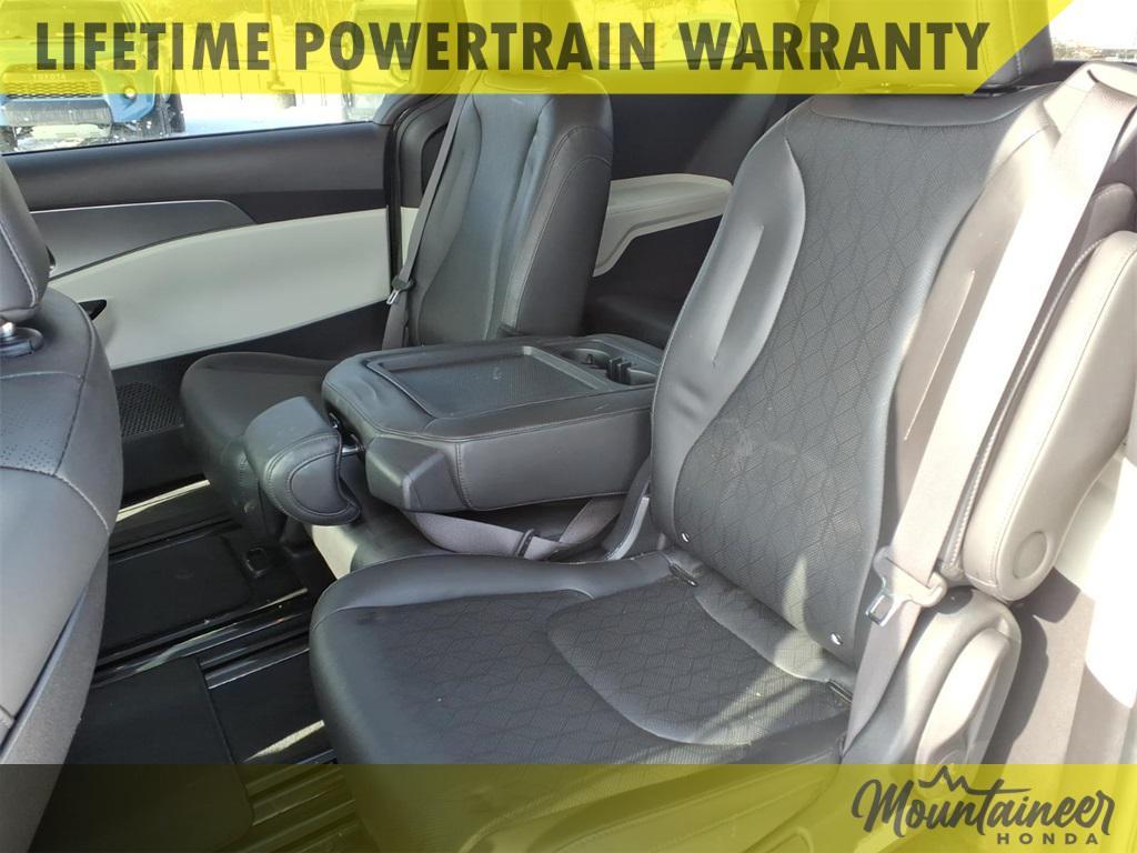 used 2022 Kia Carnival car, priced at $23,990