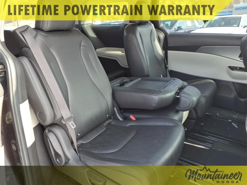 used 2022 Kia Carnival car, priced at $23,990