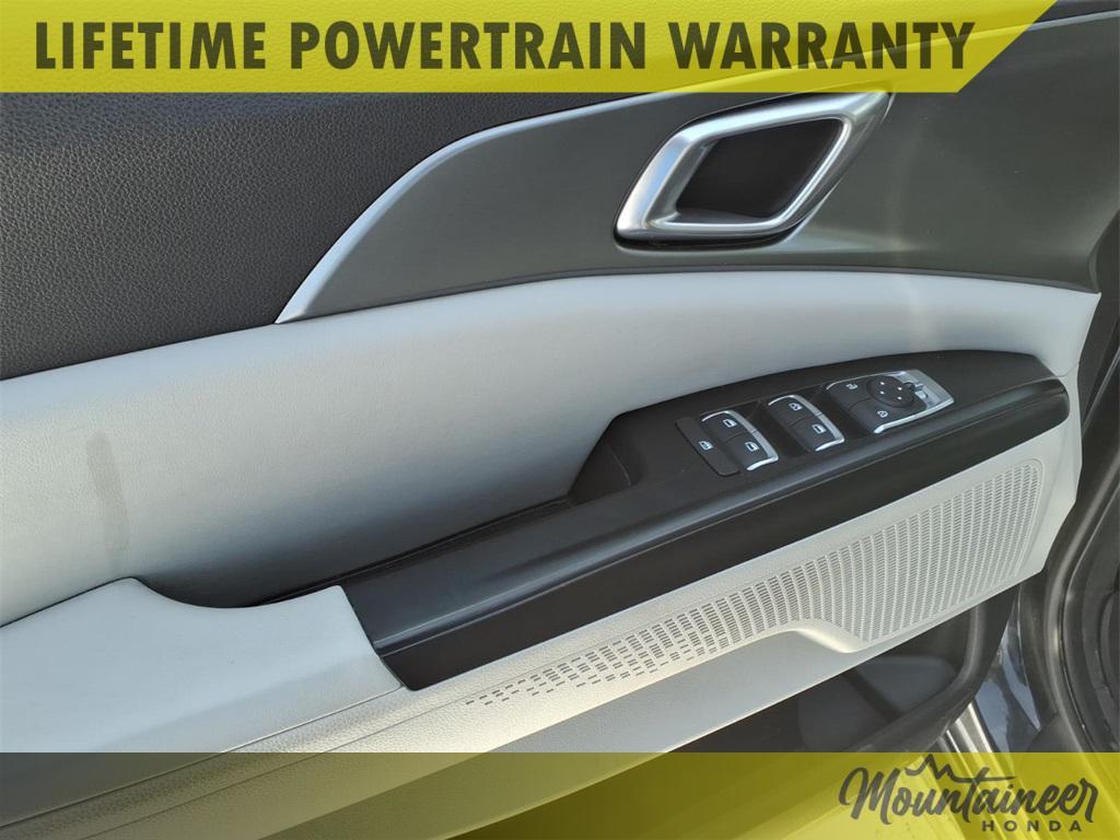 used 2022 Kia Carnival car, priced at $23,990