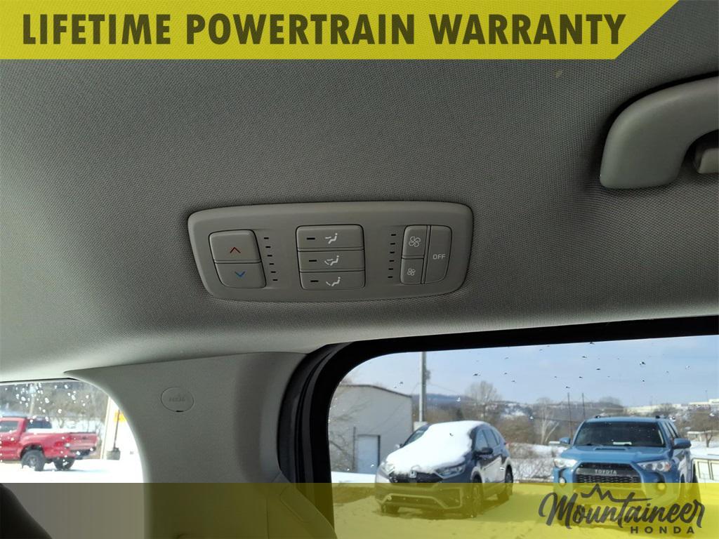 used 2022 Kia Carnival car, priced at $23,990