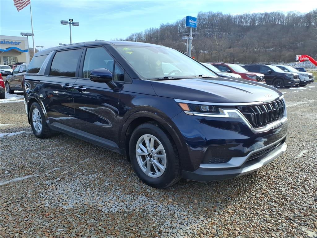 used 2024 Kia Carnival car, priced at $28,500