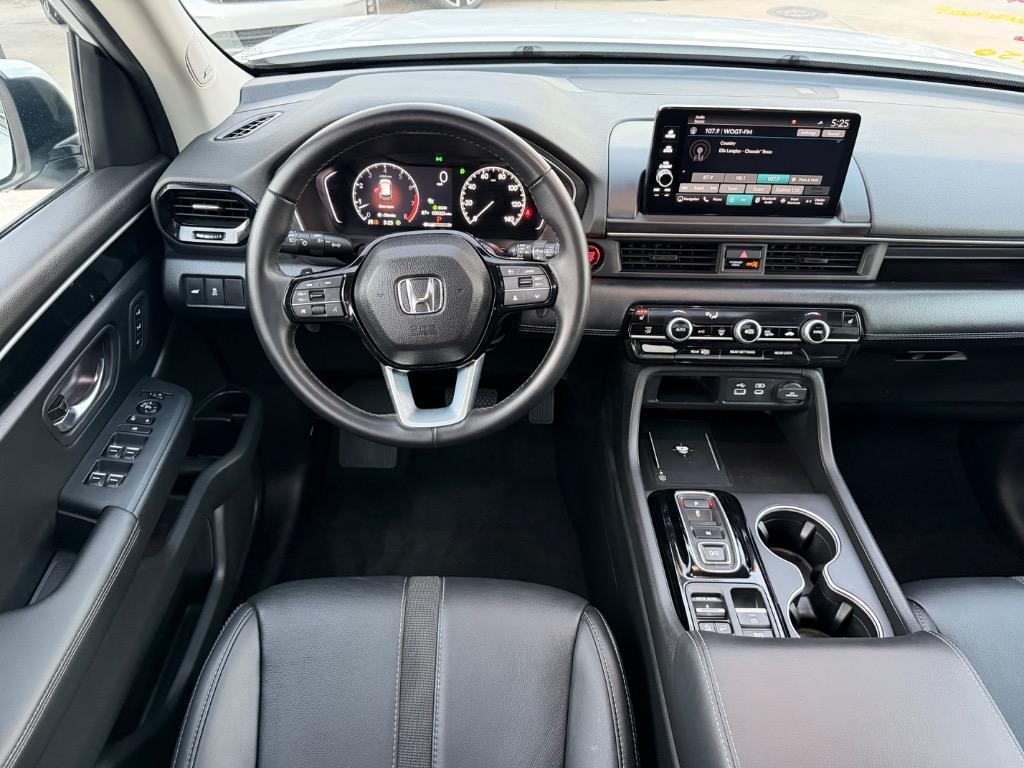used 2025 Honda Pilot car, priced at $32,950
