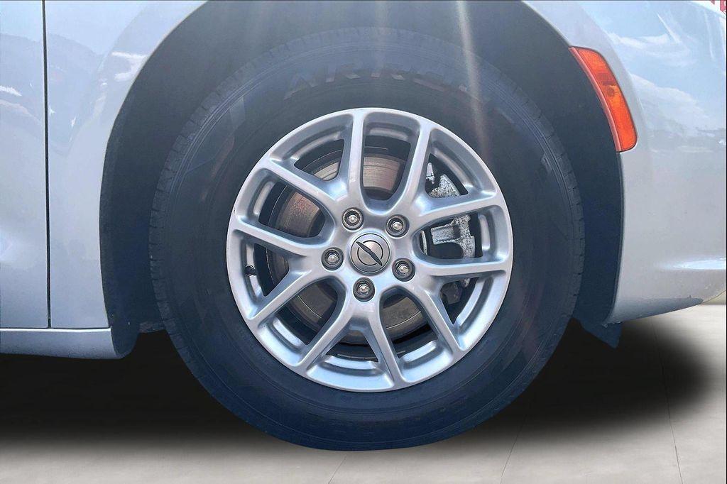 used 2024 Chrysler Pacifica car, priced at $27,308