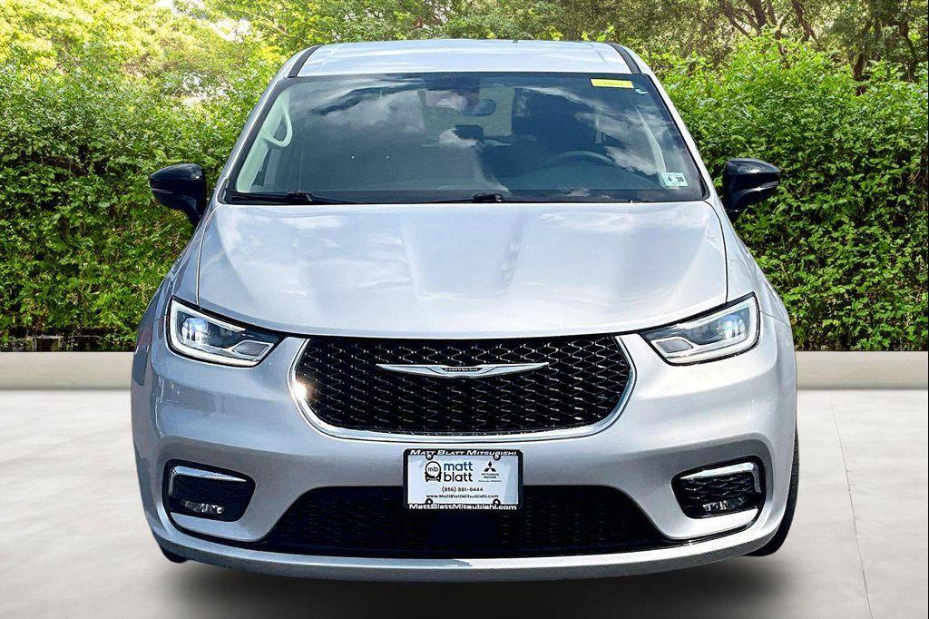 used 2024 Chrysler Pacifica car, priced at $27,308