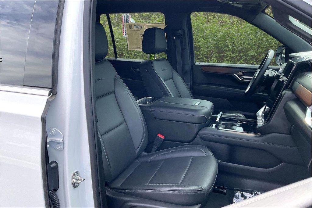 used 2025 GMC Yukon car, priced at $72,688