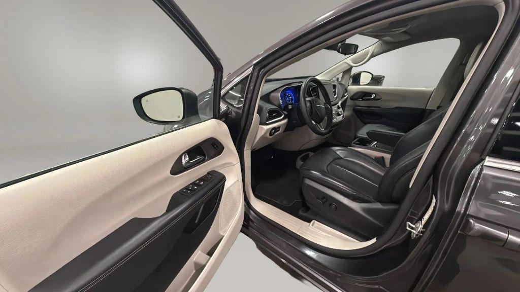 used 2023 Chrysler Pacifica car, priced at $22,692