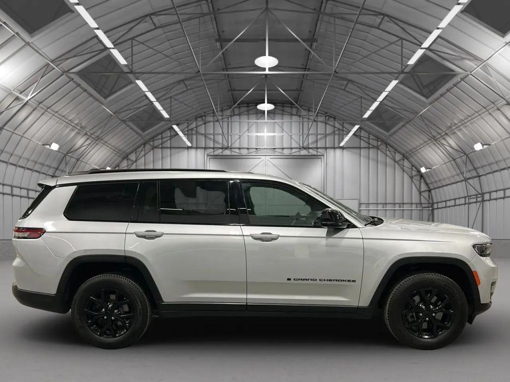 used 2024 Jeep Grand Cherokee L car, priced at $27,491