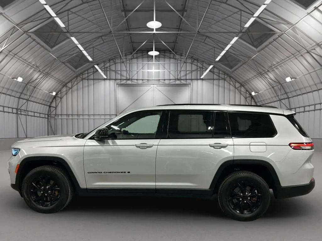 used 2024 Jeep Grand Cherokee L car, priced at $27,491