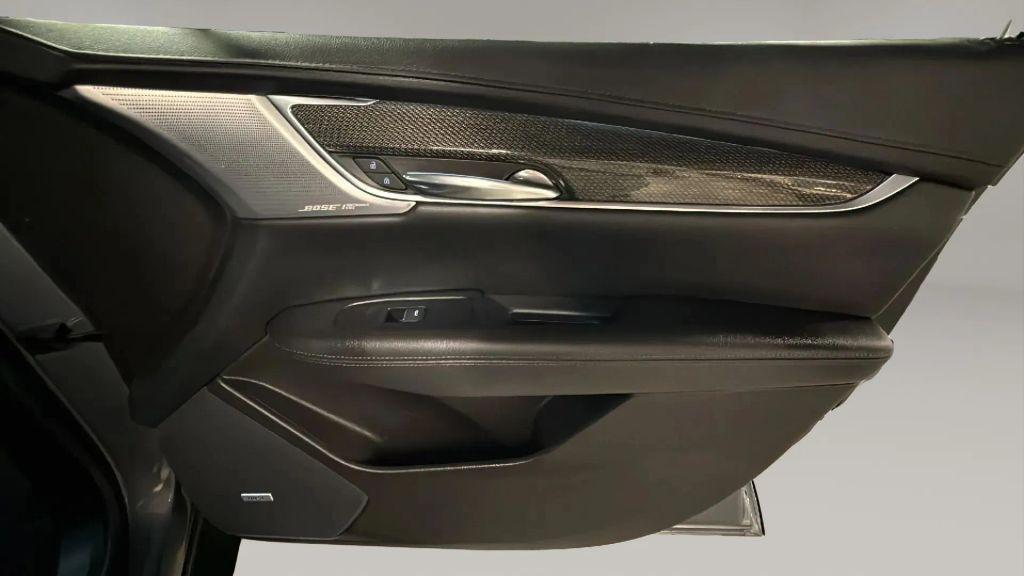 used 2022 Cadillac XT5 car, priced at $32,991