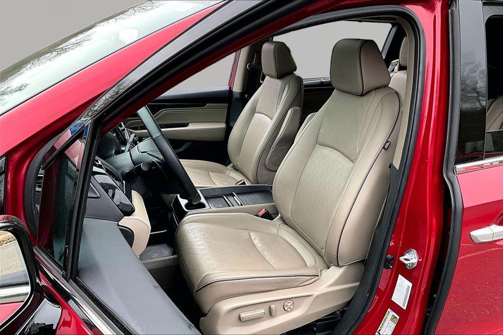 used 2024 Honda Odyssey car, priced at $40,995