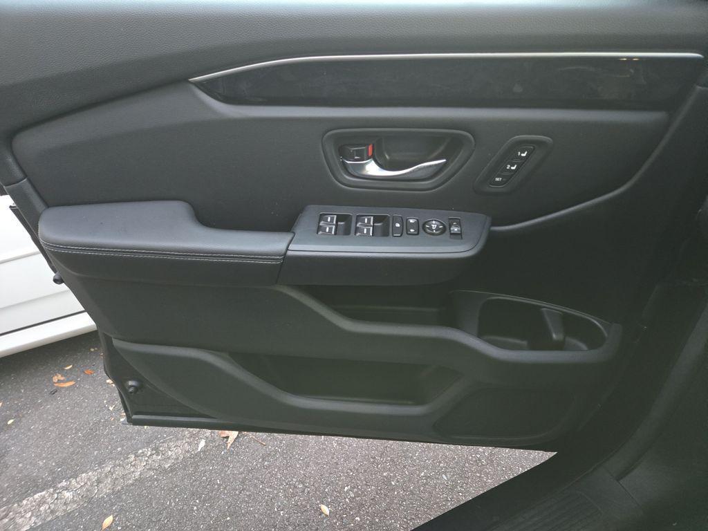 used 2025 Honda Pilot car, priced at $40,388