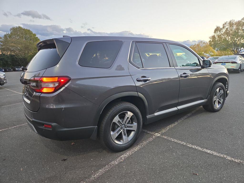 used 2025 Honda Pilot car, priced at $40,388