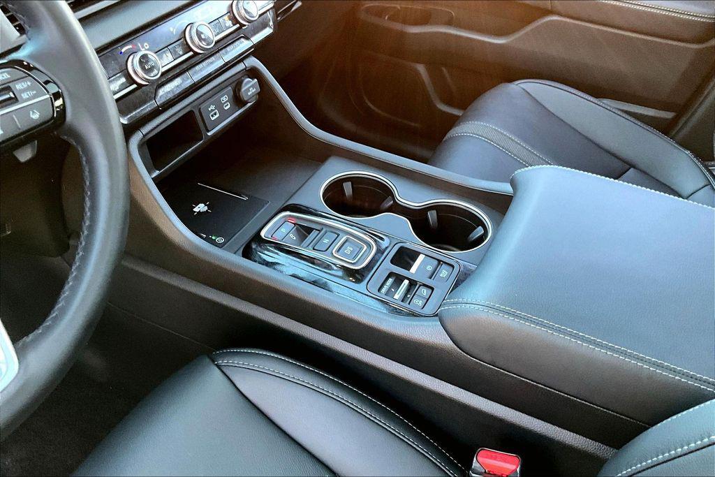 used 2025 Honda Pilot car, priced at $39,995