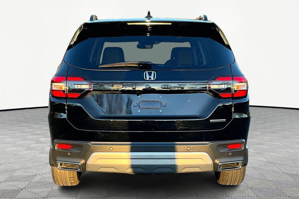 used 2025 Honda Pilot car, priced at $39,995