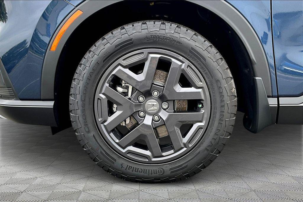 new 2026 Honda CR-V Hybrid car, priced at $40,250