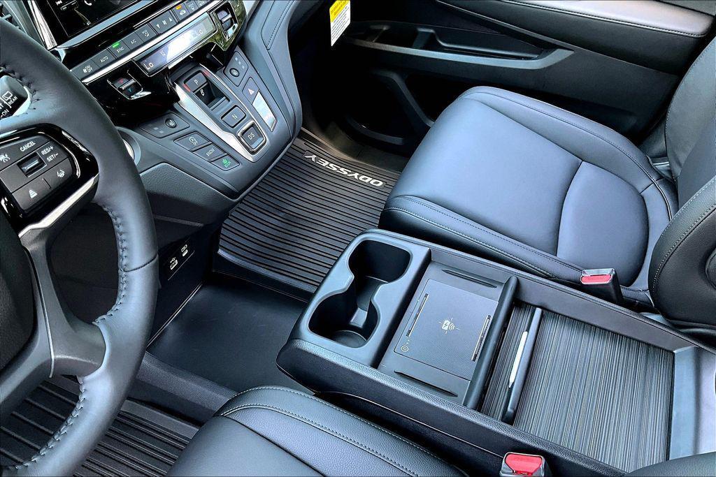 new 2026 Honda Odyssey car, priced at $44,290