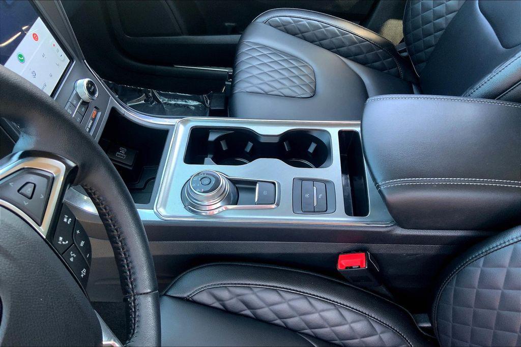 used 2024 Ford Edge car, priced at $26,000