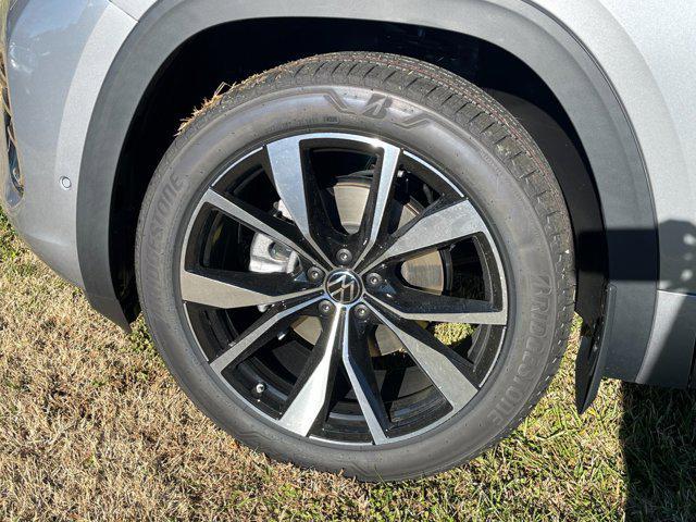new 2026 Volkswagen Atlas car, priced at $52,301