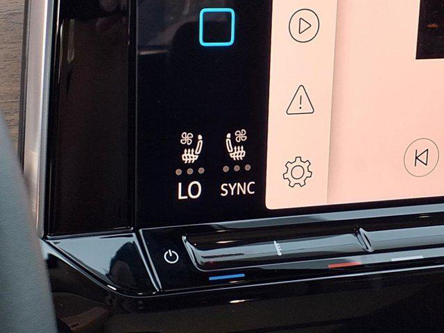 new 2025 Volkswagen Atlas car, priced at $39,084