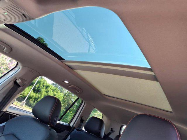 new 2025 Volkswagen Atlas car, priced at $43,334