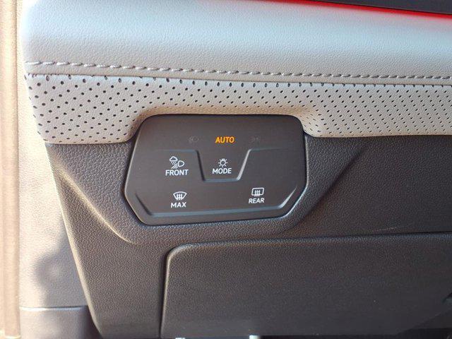 new 2025 Volkswagen Atlas car, priced at $43,334