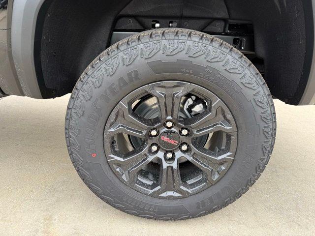 new 2025 GMC Canyon car, priced at $39,995