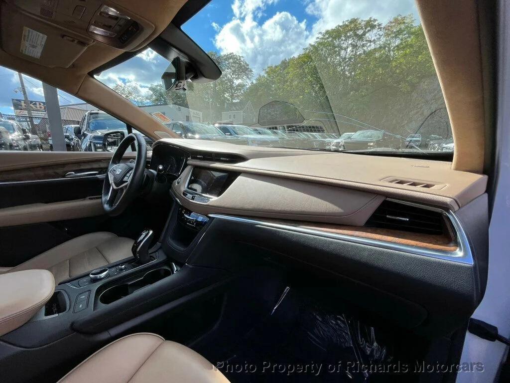 used 2021 Cadillac XT5 car, priced at $30,490