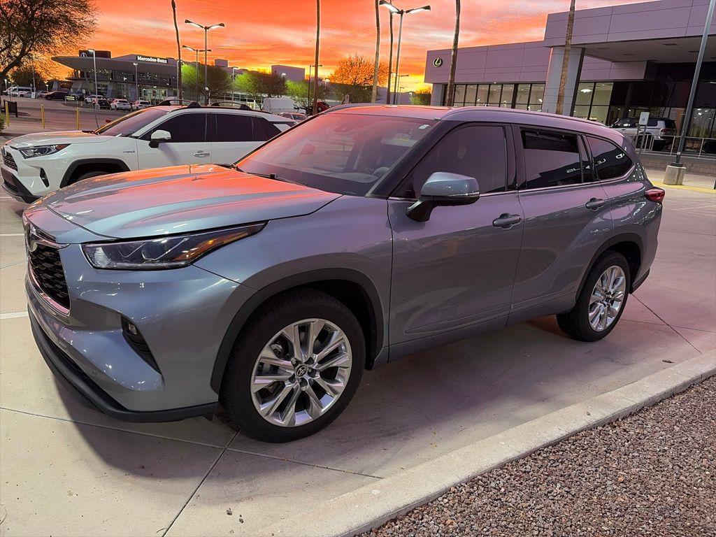 used 2020 Toyota Highlander car, priced at $30,995