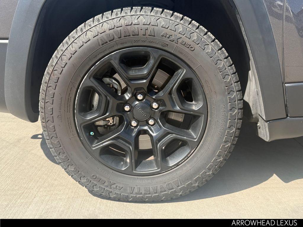 used 2019 Jeep Cherokee car, priced at $9,859