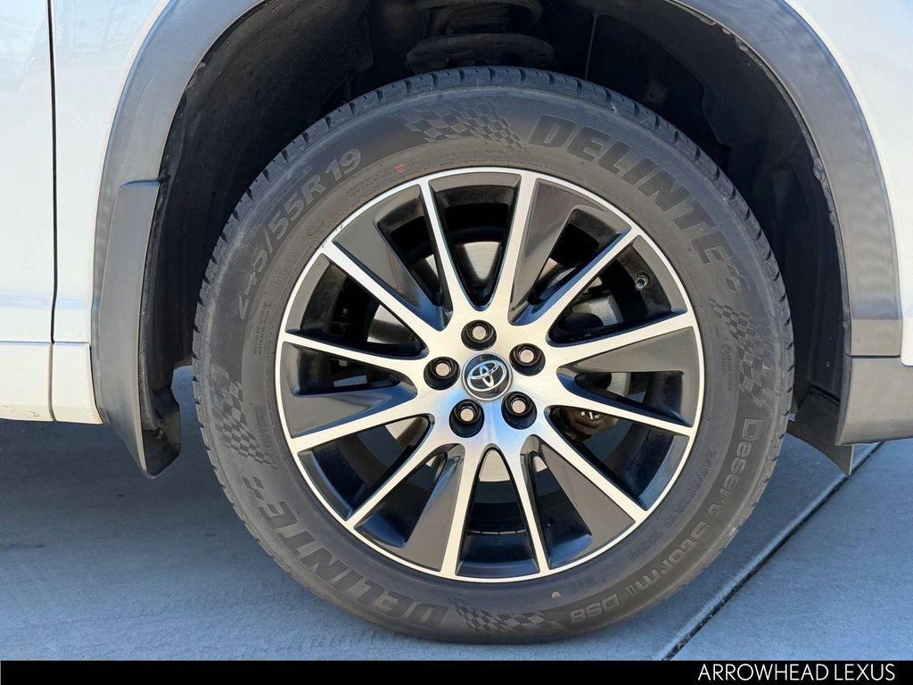 used 2017 Toyota Highlander car, priced at $26,400