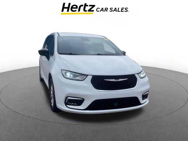 used 2025 Chrysler Pacifica car, priced at $29,393