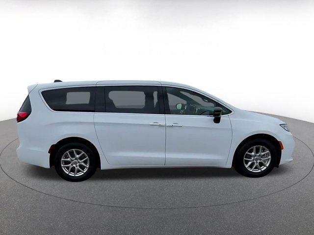 used 2025 Chrysler Pacifica car, priced at $29,393